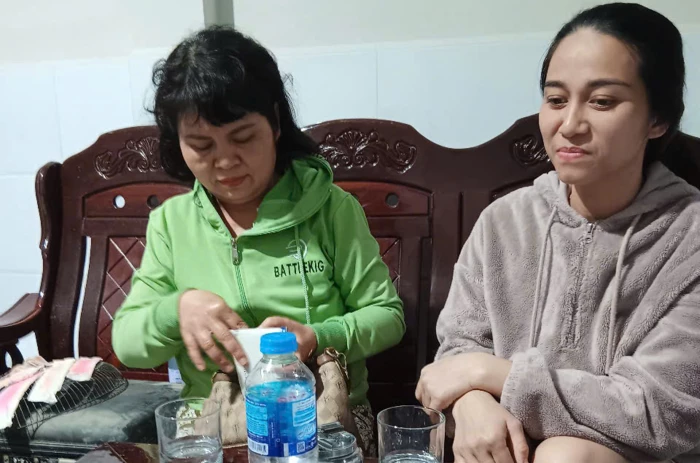 Trả lại vàng cho người đánh mất trong dòng nước lũ