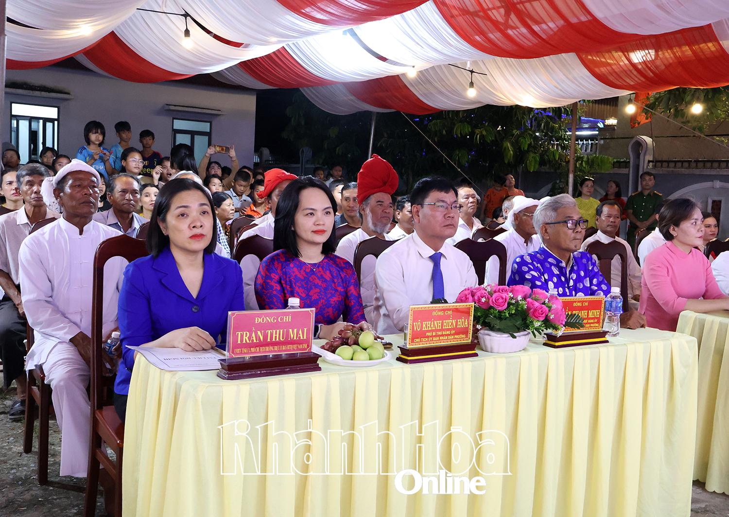 Các đại biểu tham dự ngày hội.