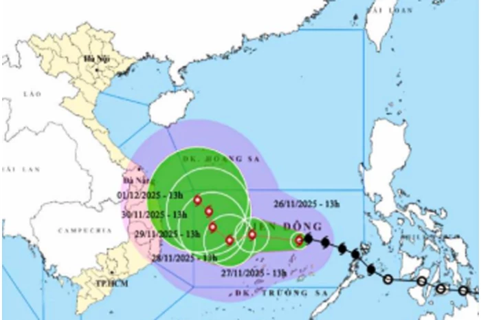 Bão di chuyển chậm trên vùng biển Trường Sa