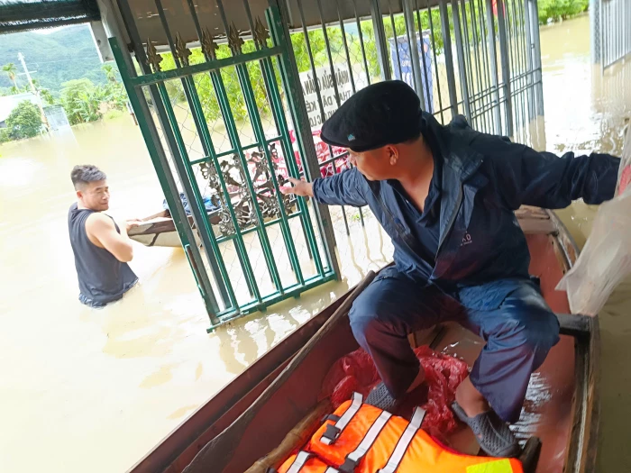 Thôn Võ Kiện (xã Diên Khánh) sơ tán gần 70 người dân đến nơi an toàn