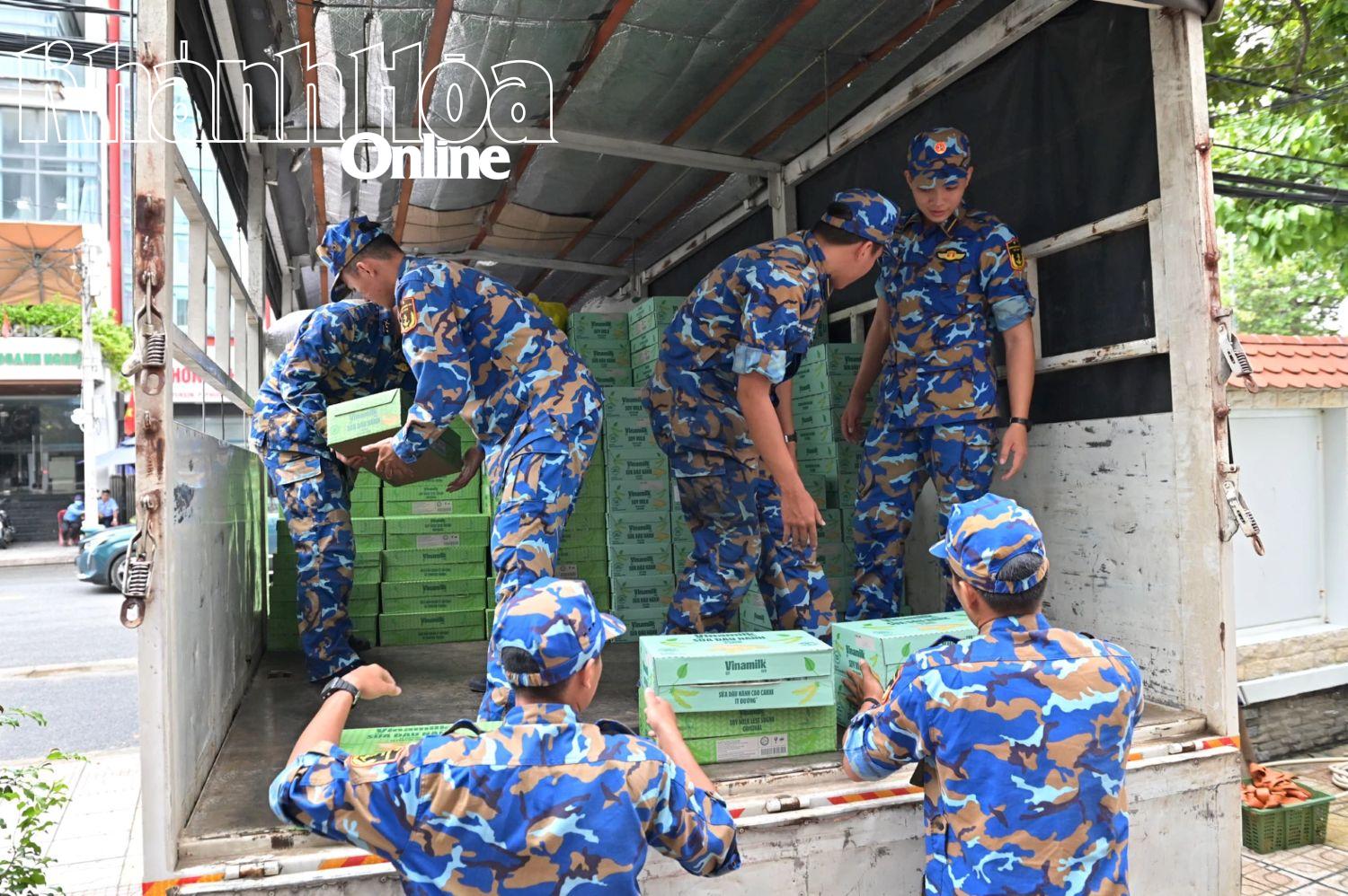 Các mặt hàng hỗ trợ là sữa, nước uống của Vinamilk.