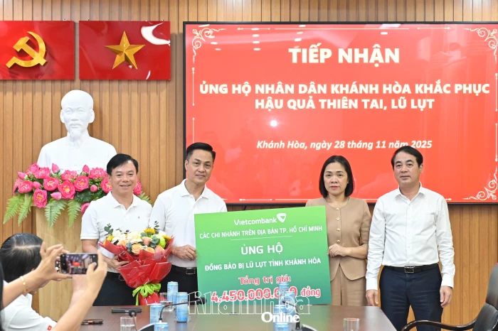 Các ngân hàng, doanh nghiệp ủng hộ tỉnh Khánh Hòa 7,45 tỷ đồng khắc phục hậu quả thiên tai