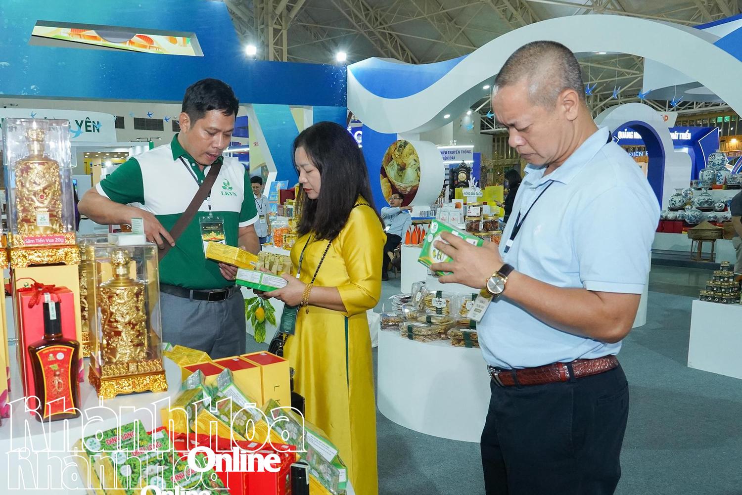 Participating in trade fairs, businesses not only sell products but also establish new networks of partners.