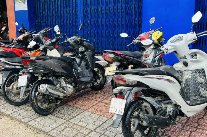 Hỗ trợ sửa xe miễn phí cho người dân bị lũ lụt