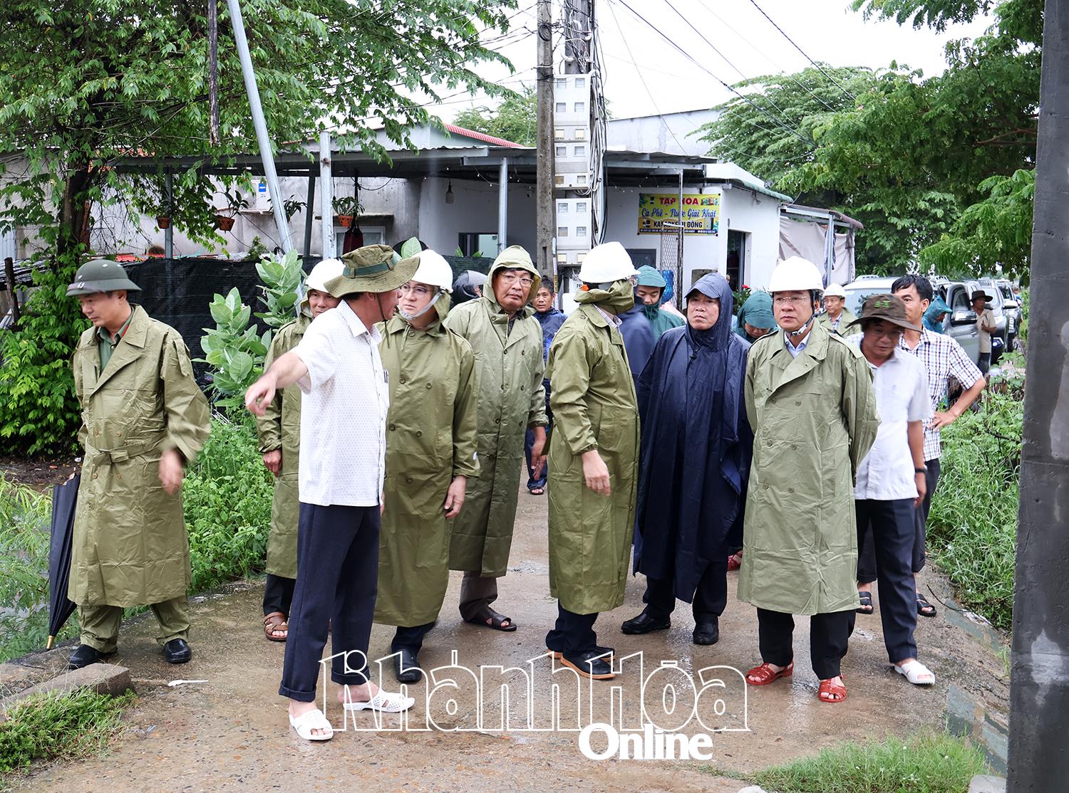 cửa xả tràn CT5 kênh Bắc thuộc địa bàn xã Xuân Hải. 