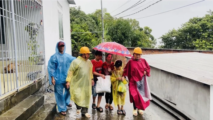 [Video] Phường Nam Nha Trang chủ động di dời hộ dân tránh bão số 13
