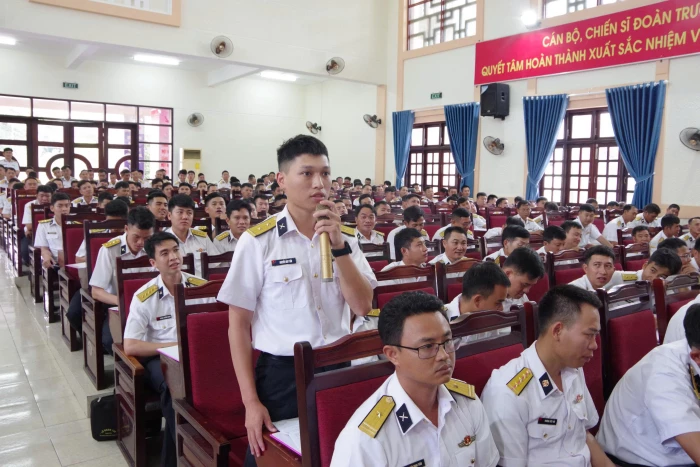 Lữ đoàn 146 phối hợp Công an tỉnh Khánh Hòa tuyên truyền pháp luật cho cán bộ, chiến sĩ