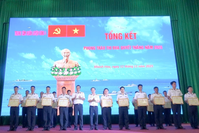 Trung tâm Huấn luyện Vùng 4 Hải quân: Hội nghị quân chính năm 2025