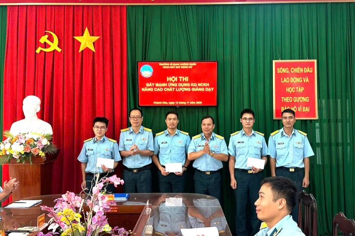 Hội thi đẩy mạnh ứng dụng kết quả nghiên cứu khoa học vào giảng dạy tại Trường Sĩ quan Không quân