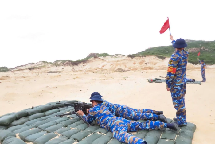 Trung tâm Huấn luyện Vùng 4 Hải quân kiểm tra bắn đạn thật