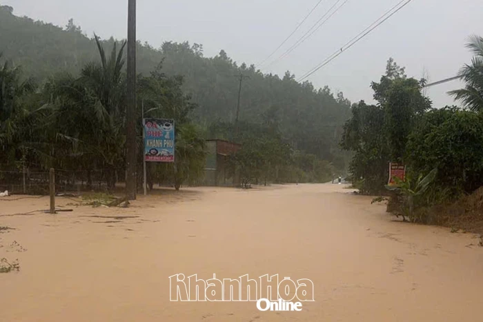 Xã Khánh Vĩnh: Một số điểm giao thông bị chia cắt do mưa lũ