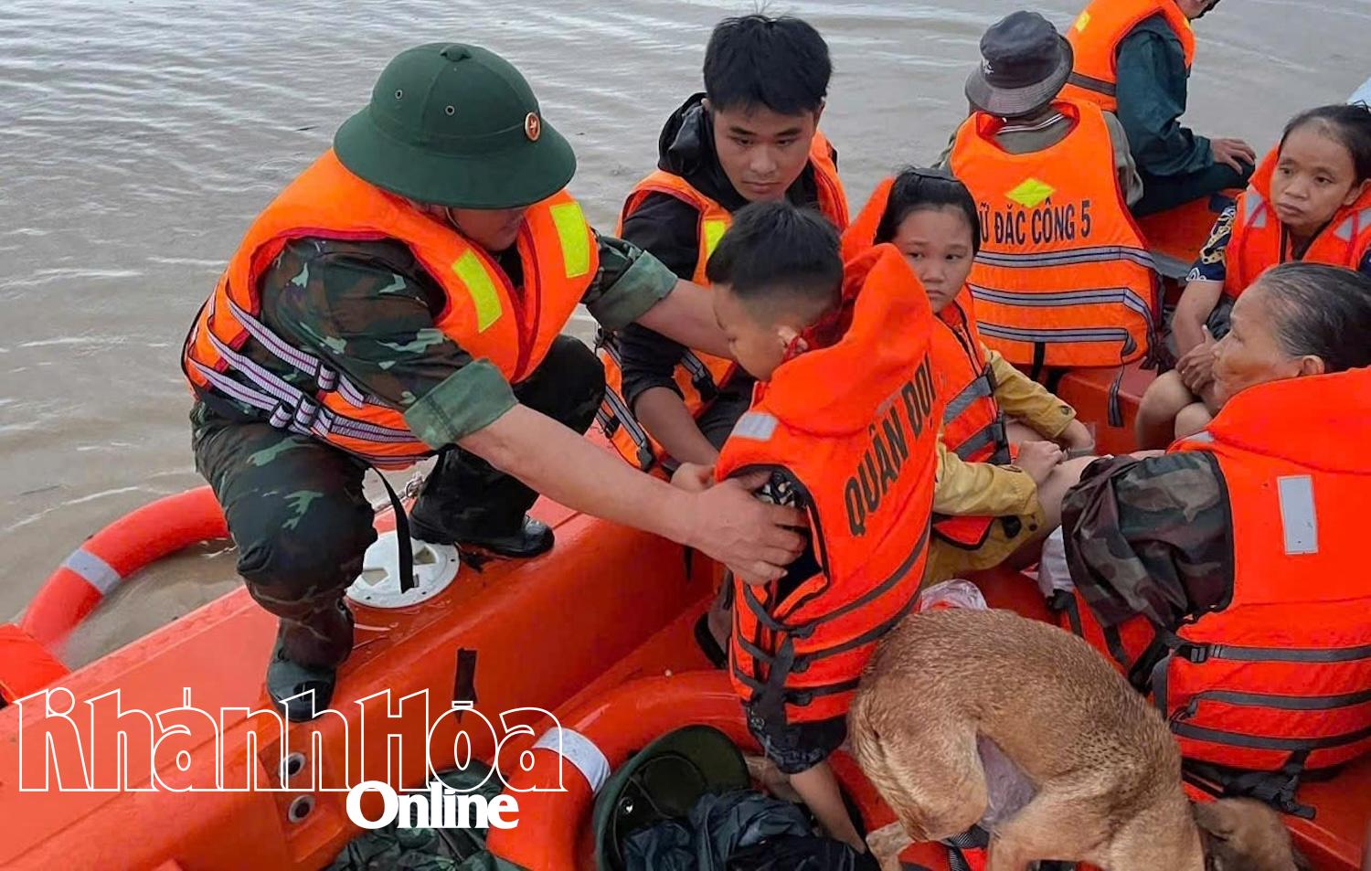 Nỗ lực đưa người già, phụ nữ mang thai và trẻ em đến nơi an toàn.