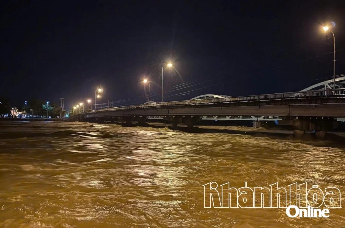 Mưa lớn kéo dài, nguy cơ ngập sâu 0,5 - 2,5m tại nhiều vùng trũng