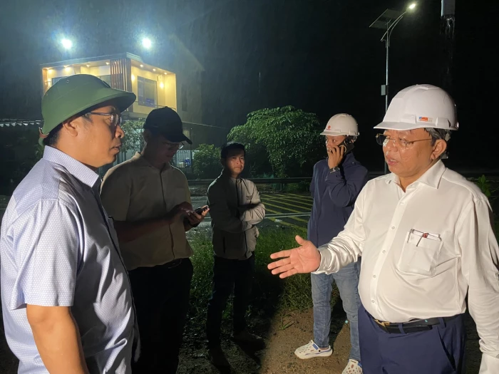 Đảm bảo an toàn cho 118 người dân mắc kẹt trên đỉnh Hòn Bà