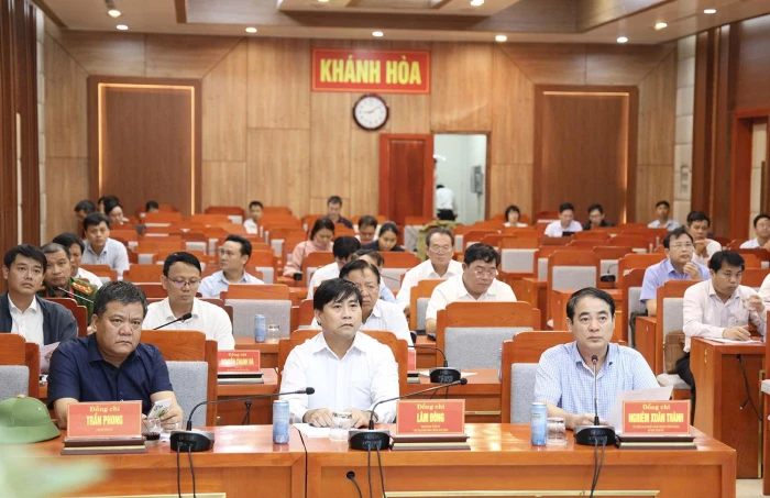 Tập trung toàn lực cứu dân trong mưa lũ