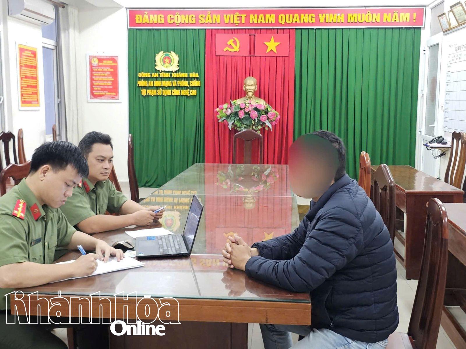 Đơn vị nghiệp vụ Công an tỉnh làm việc với một người đàn ông đăng tải thông tin sai sự thật