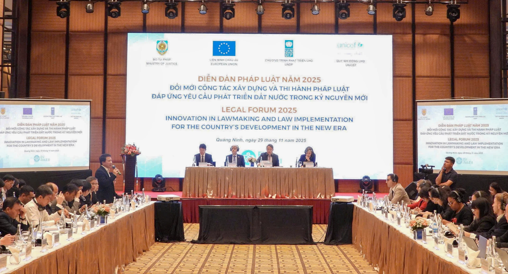 Quang cảnh tại diễn đàn