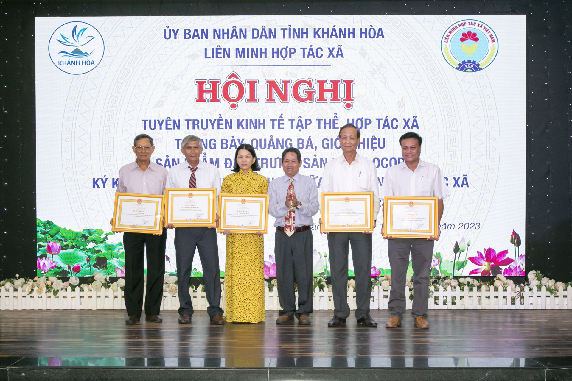 5 cá nhân nhận bằng khen của Liên minh HTX Việt Nam