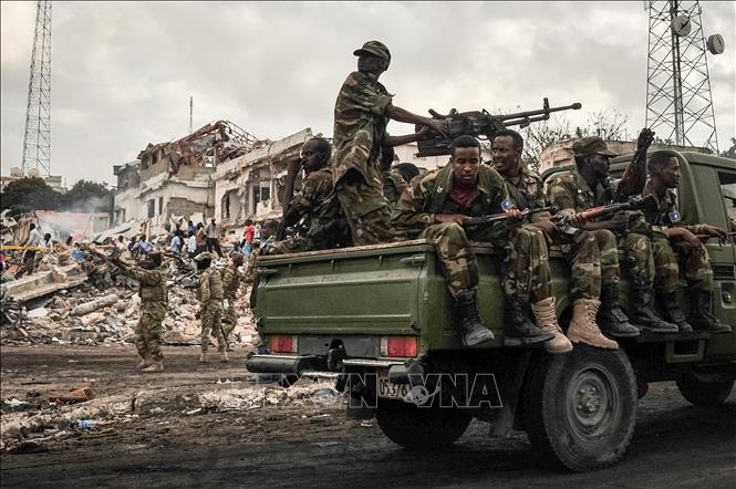 Binh sĩ Somalia tuần tra tại thủ đô Mogadishu. Ảnh: AFP/TTXVN

