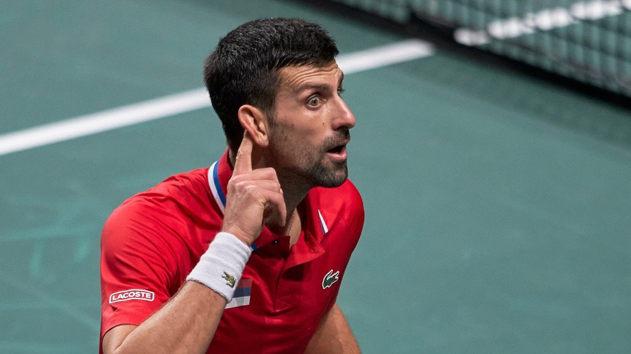 Djokovic khiêu khích CĐV đối thủ khi dự Davis Cup cùng đội tuyển Serbia tuần trước. Ảnh: SABC