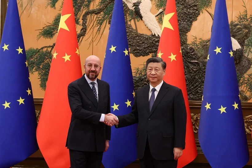 Chủ tịch Trung Quốc Tập Cận Bình và Chủ tịch Hội đồng châu Âu Charles Michel. (Ảnh: Reuters)