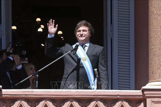 Tân Tổng thống Argentina Javier Milei tuyên thệ nhậm chức tại Buenos Aires ngày 10/12/2023. Ảnh: AFP/TTXVN

