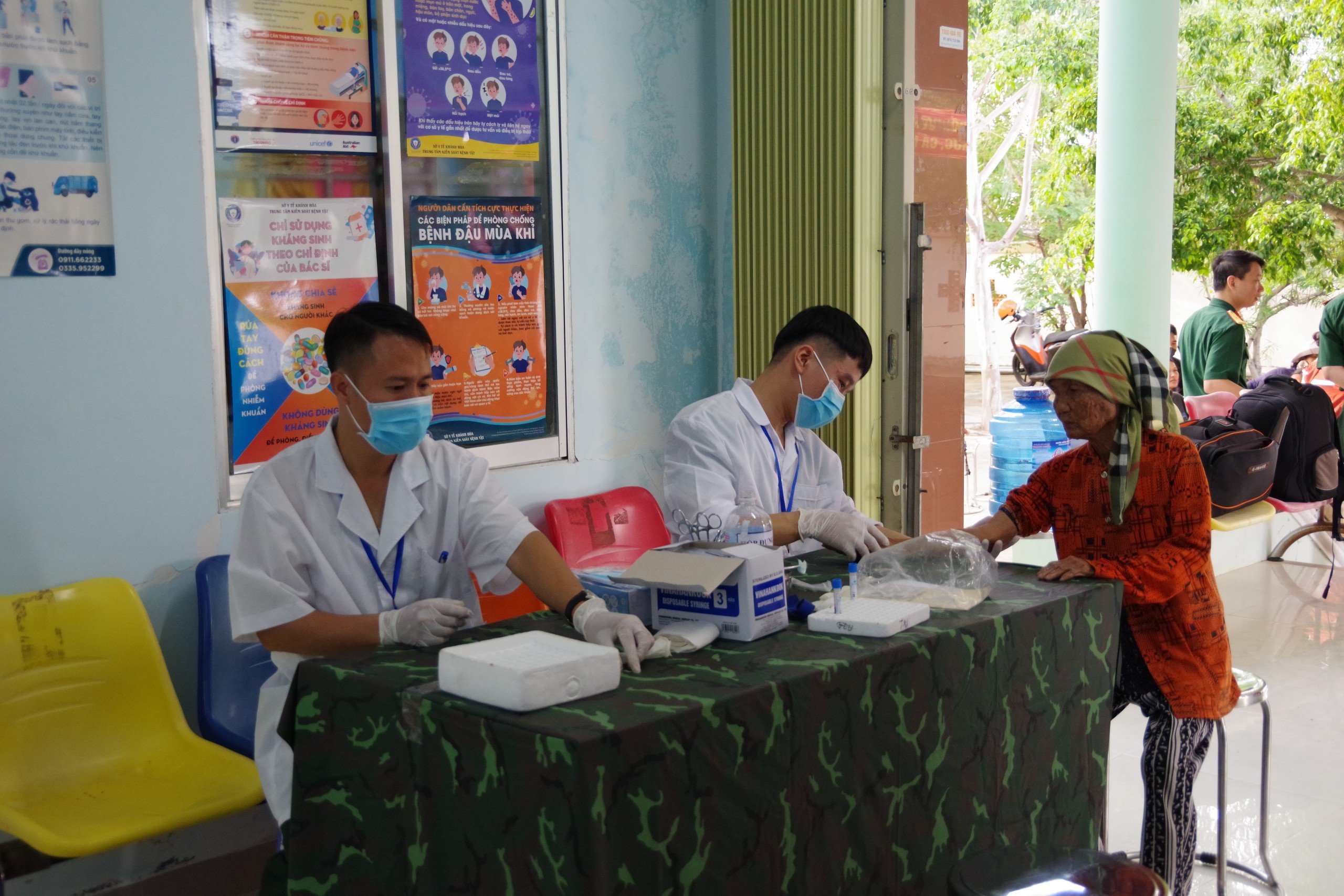 Binh chủng Công binh:: Khám bệnh, cấp thuốc miễn phí cho đối tượng chính sách, người cao tuổi tại Khánh Hòa