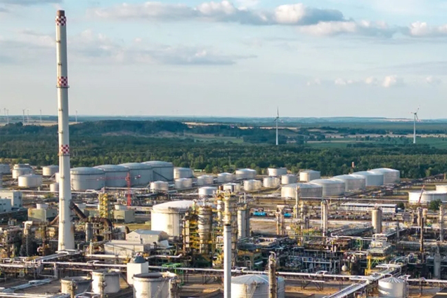 Giá xăng dầu hôm nay (4-12): Tăng nhẹ