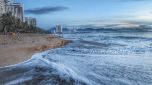 Tắm biển như người Nha Trang