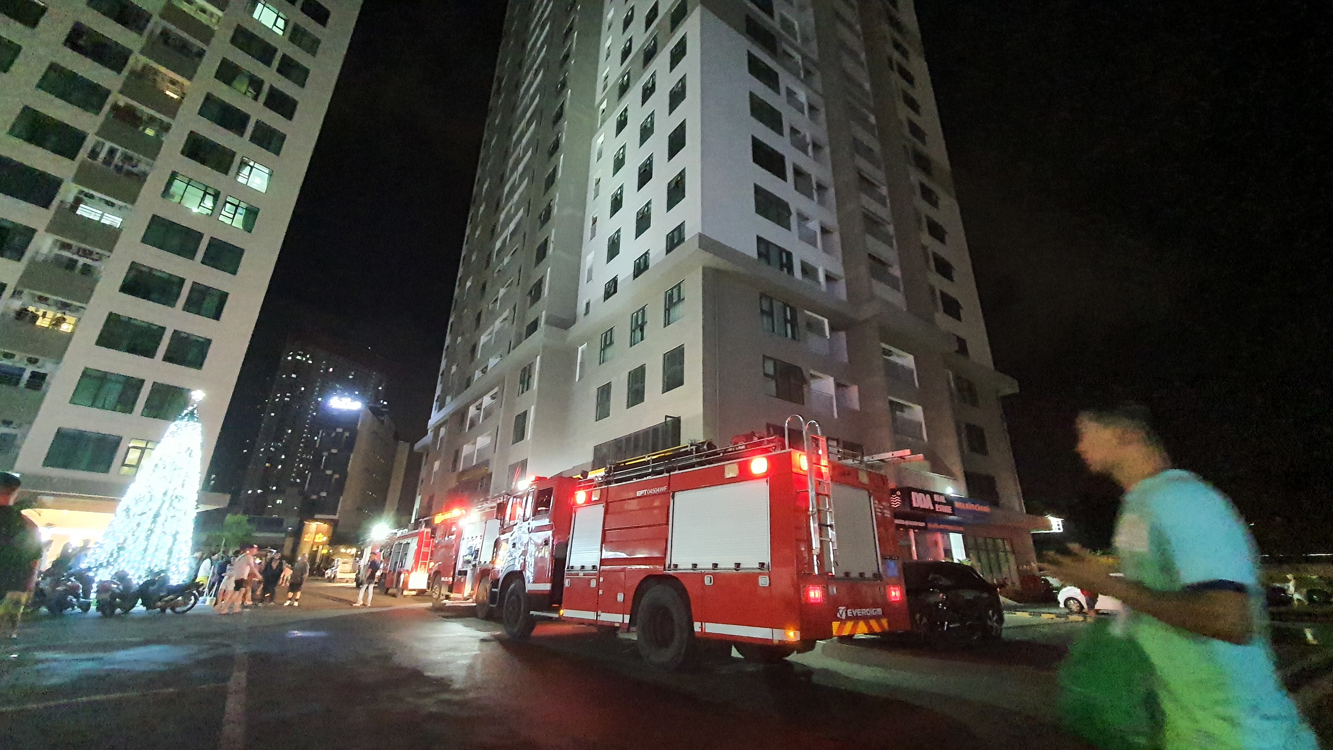 Cháy căn hộ tại tòa nhà Mường Thanh Viễn Triều