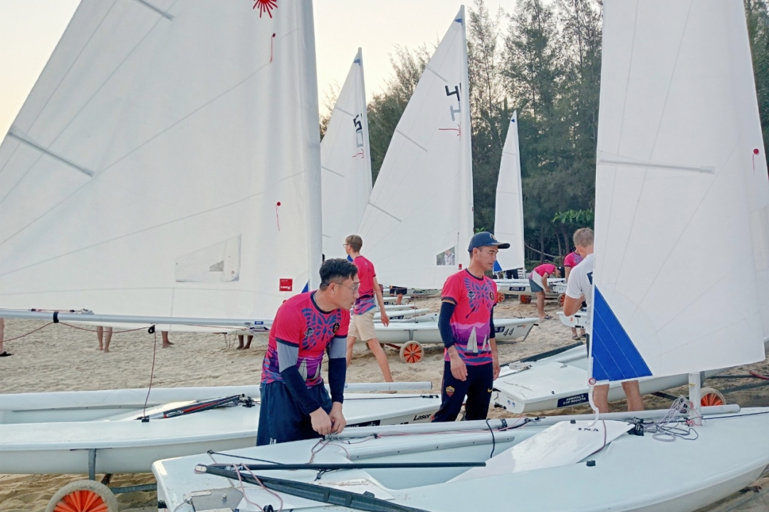 Sailing team of Vietnam Naval Academy preparing for the race

