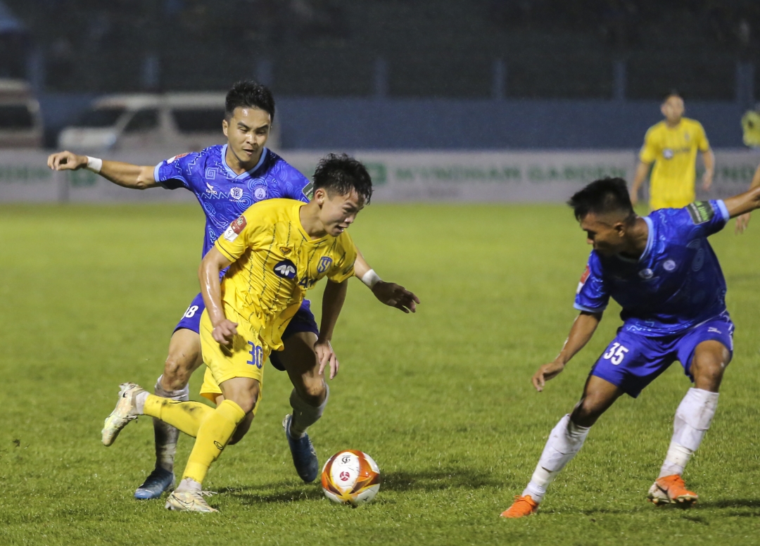 Match between Khanh Hoa FC and Song Lam Nghe An last season

