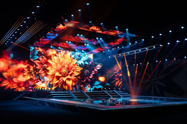 Sân khấu đầy sắc màu rực rỡ thiết kế trong chương trình năm nay