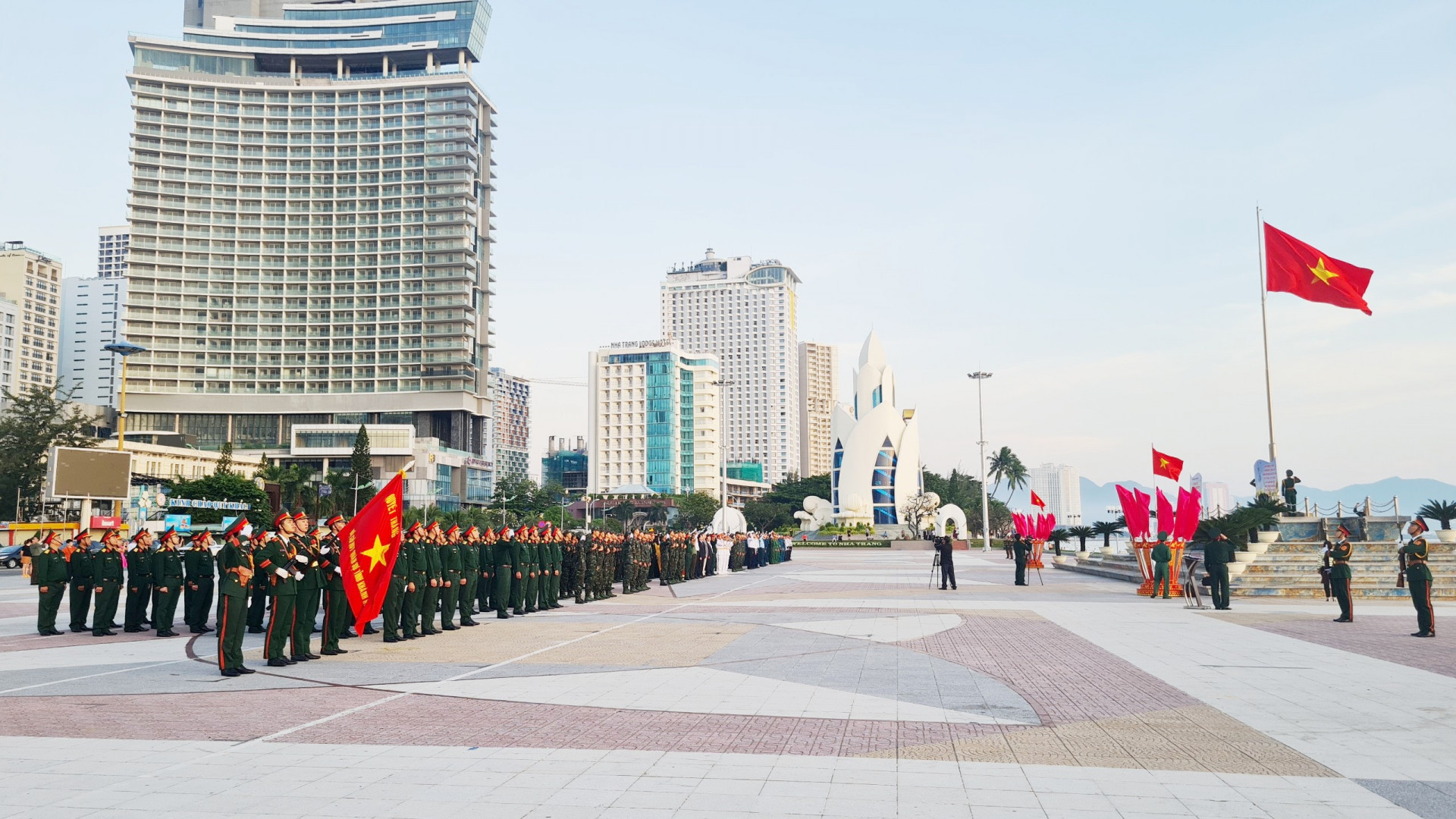 Toàn cảnh Lễ chào chờ.