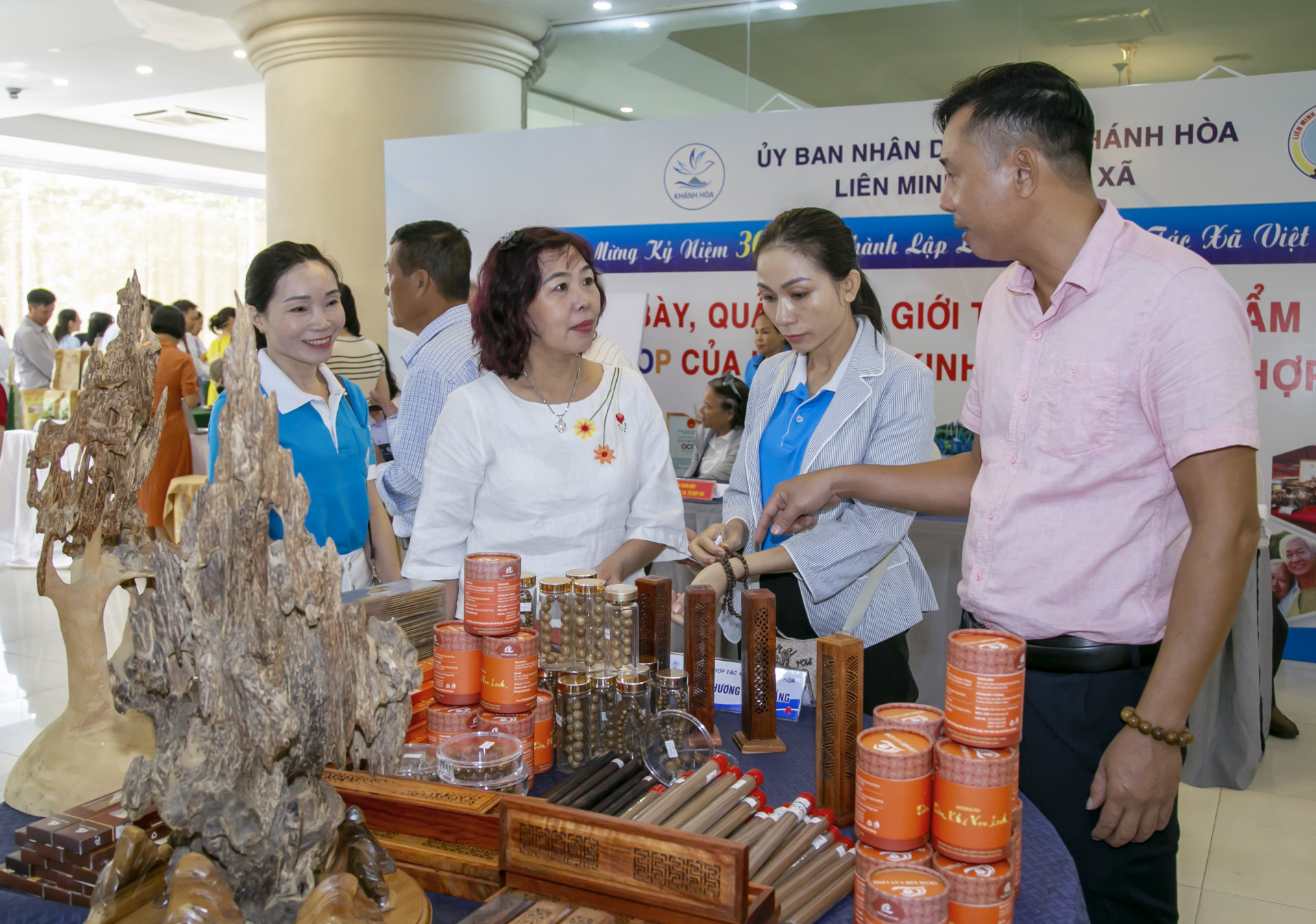 Trầm hương Vạn Thắng là một trong những sản phẩm nổi bật