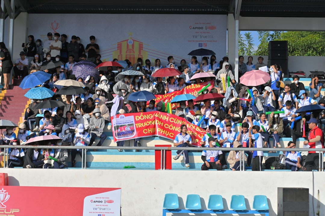 Nha Trang University students cheering for the teams

