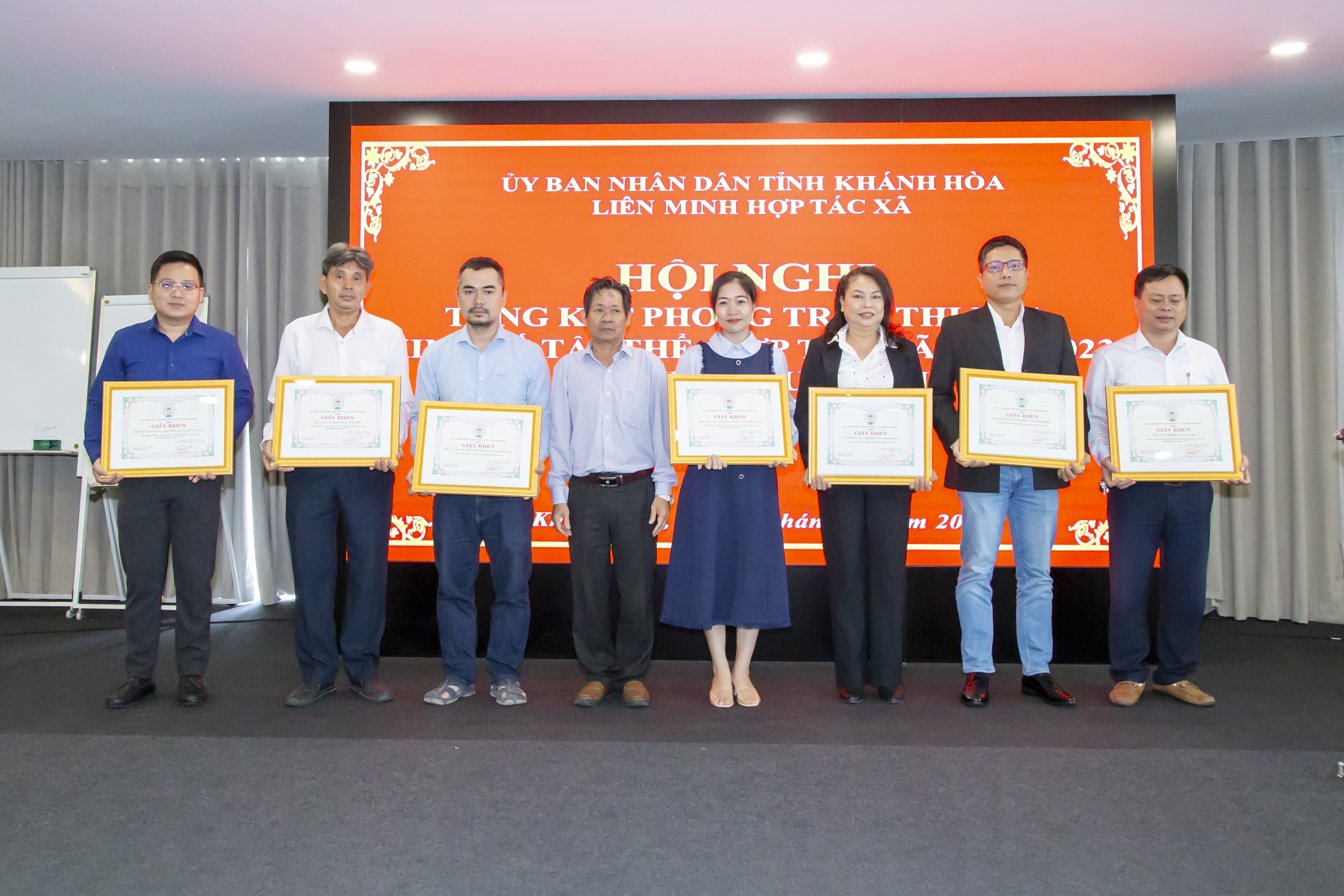 Tổng kết phong trào thi đua kinh tế tập thể