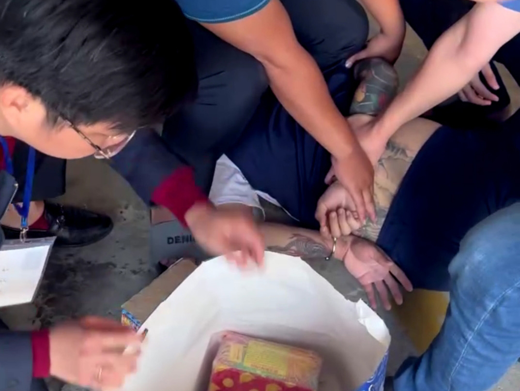 Khám xét nơi ở đối tượng tàng trữ pháo nổ, thu giữ thêm lượng lớn ma túy tổng hợp