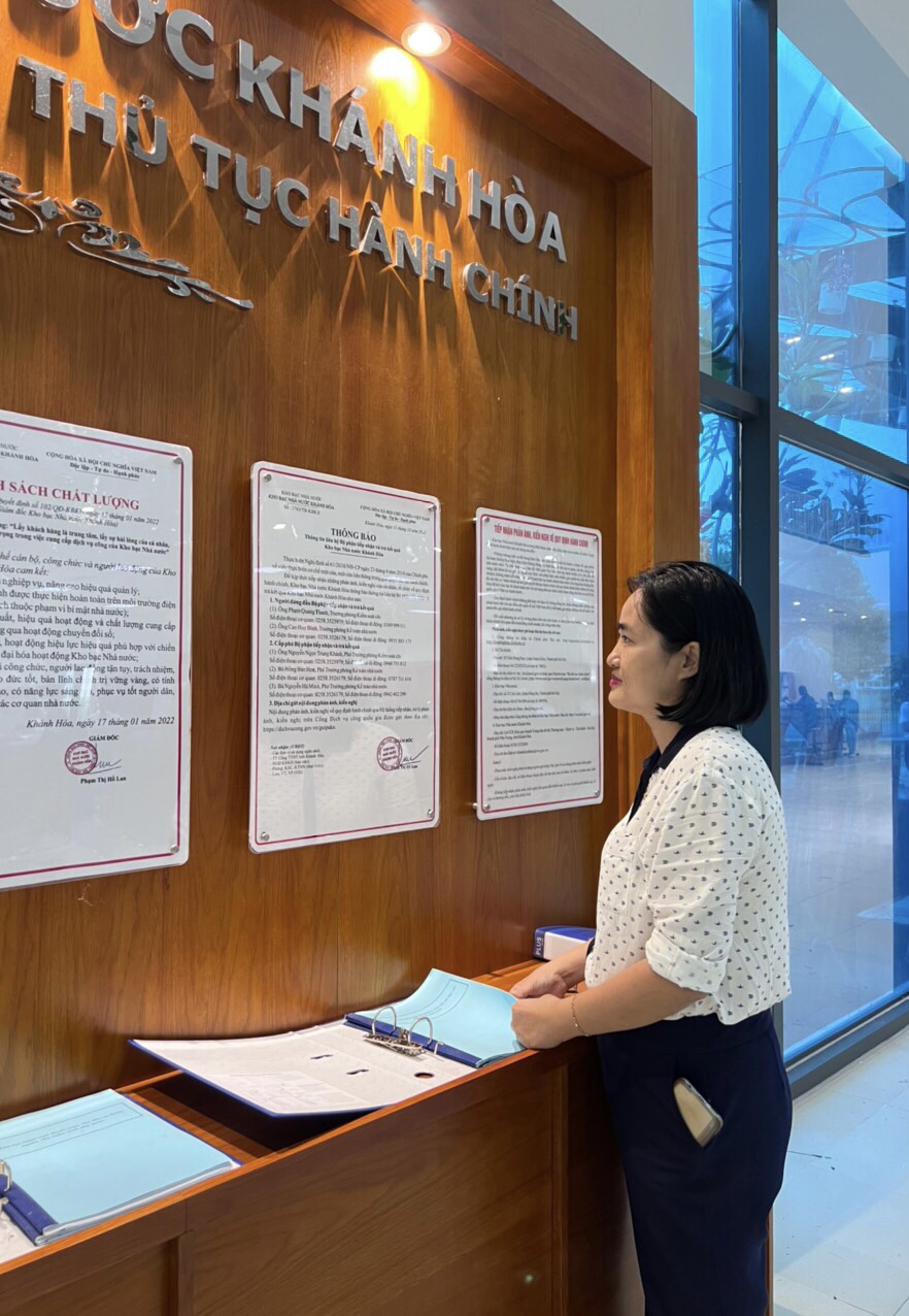 Công khai Bộ thủ tục hành chính thuộc lĩnh vực Kho bạc nhà nước tại Bộ phận giao dịch một cửa<br>của Kho bạc Nhà nước Khánh Hòa.