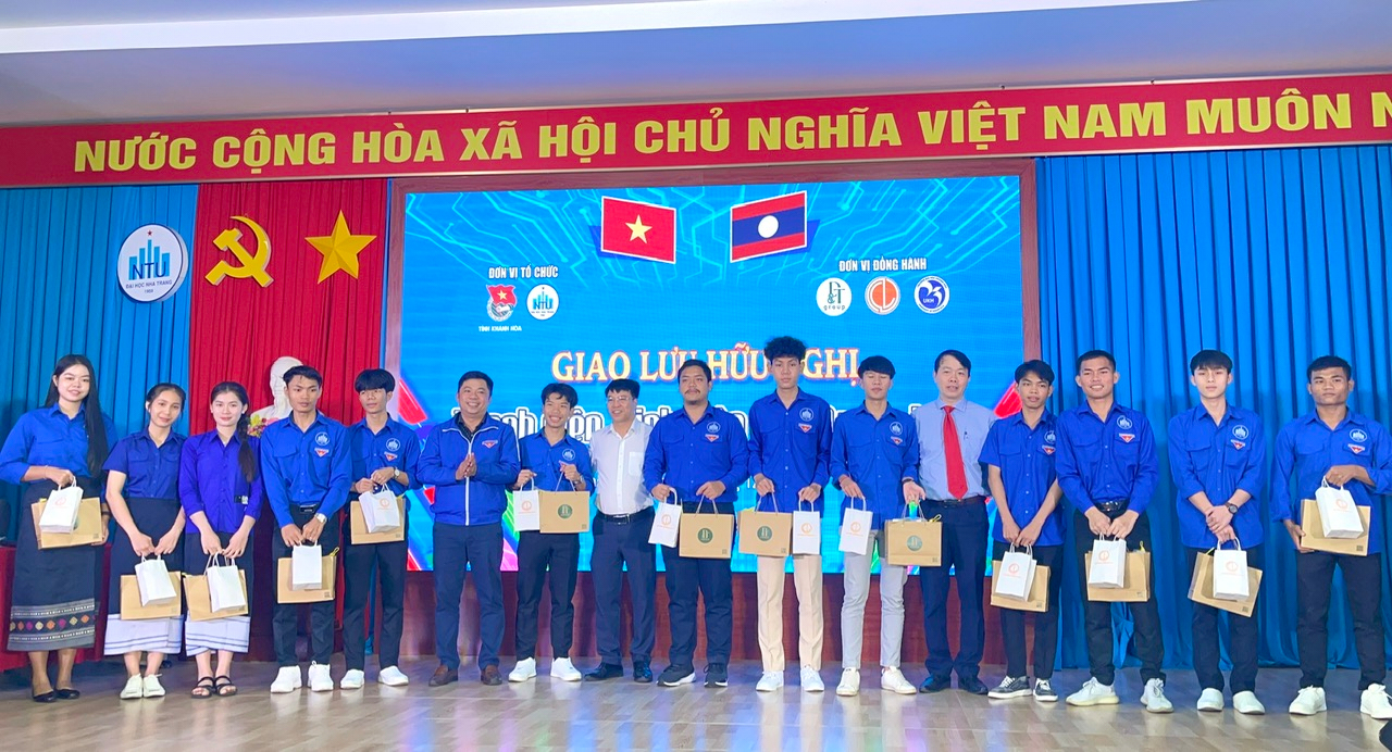 Tổ chức giao lưu giữa sinh viên Khánh Hòa và sinh viên Lào