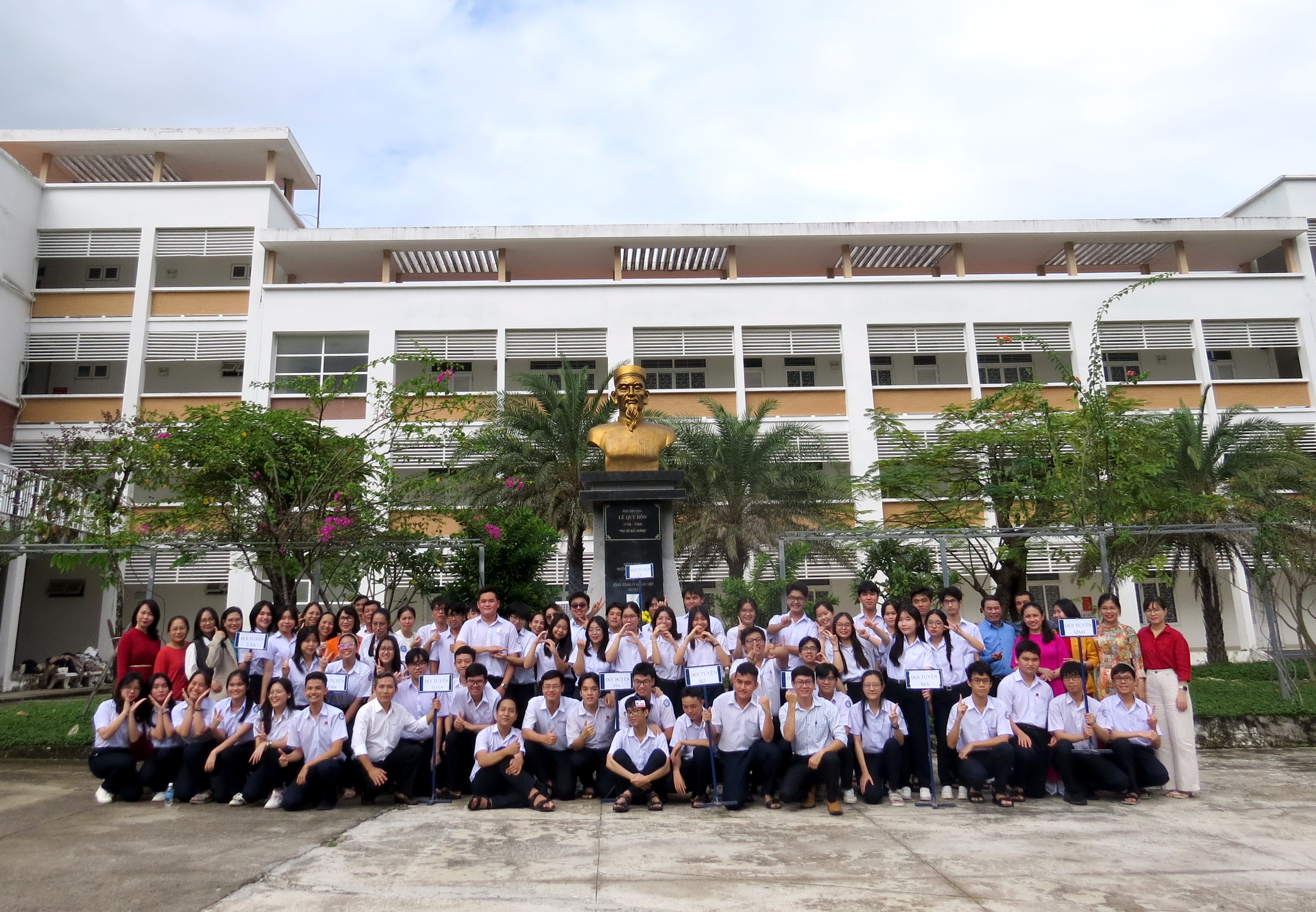 Ra quân đội tuyển dự thi học sinh giỏi quốc gia năm học 2023 - 2024