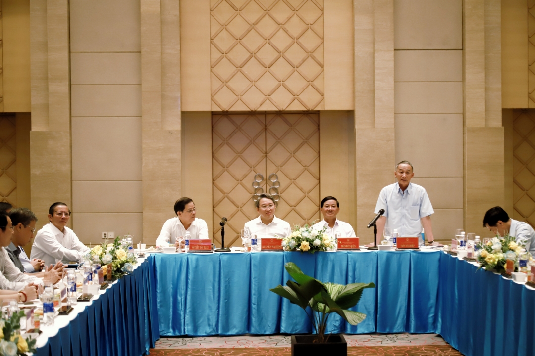 Chủ tịch UBND tỉnh Lâm Đồng Trần Văn Hiệp phát biểu tại hội nghị