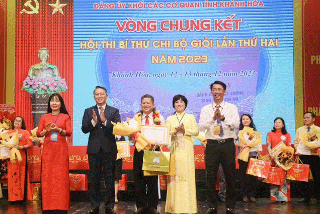 Podcast: Bản tin ngày 14-12