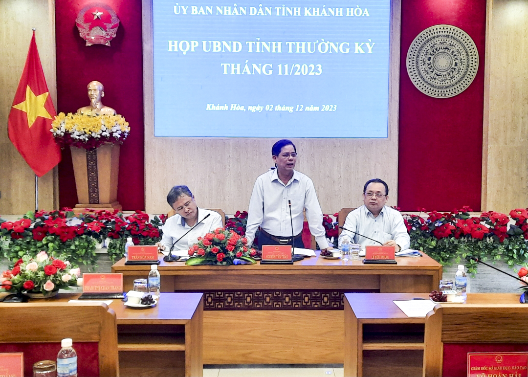 Đồng chí Nguyễn Tấn Tuân phát biểu tại cuộc họp