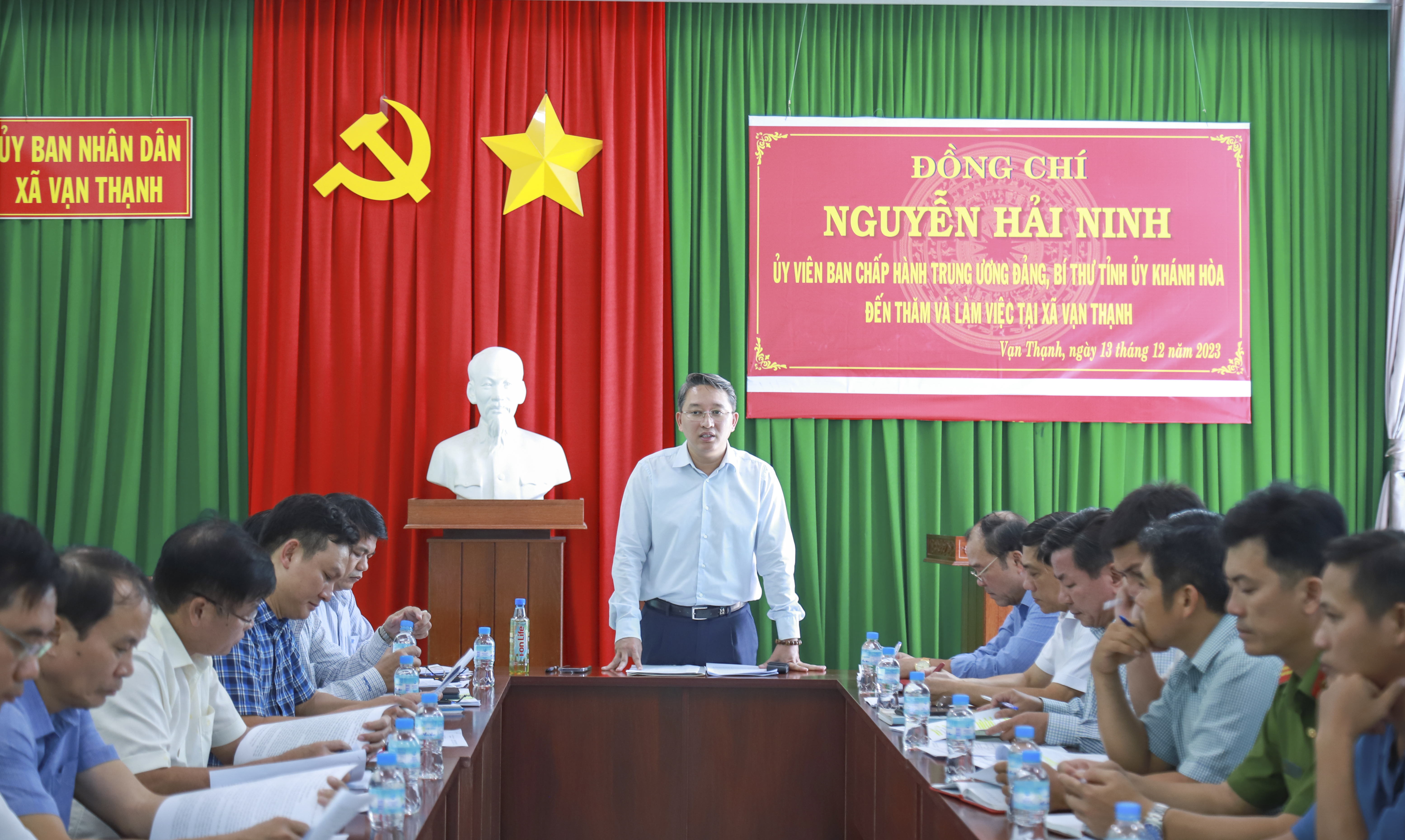 Bí thư Tỉnh ủy Nguyễn Hải Ninh làm việc tại xã Vạn Thạnh