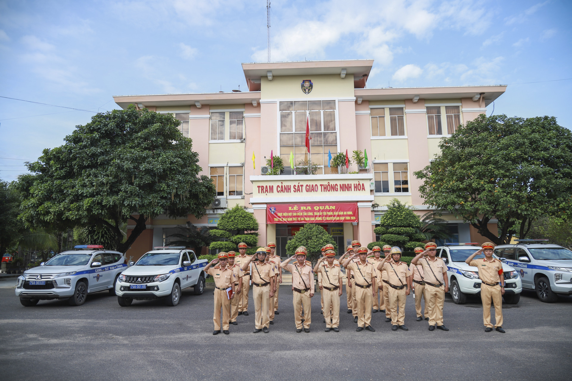 Lực lượng cảnh sát giao thông tham gia lễ phát động ra quân bảo đảm trật tự an toàn giao thông.