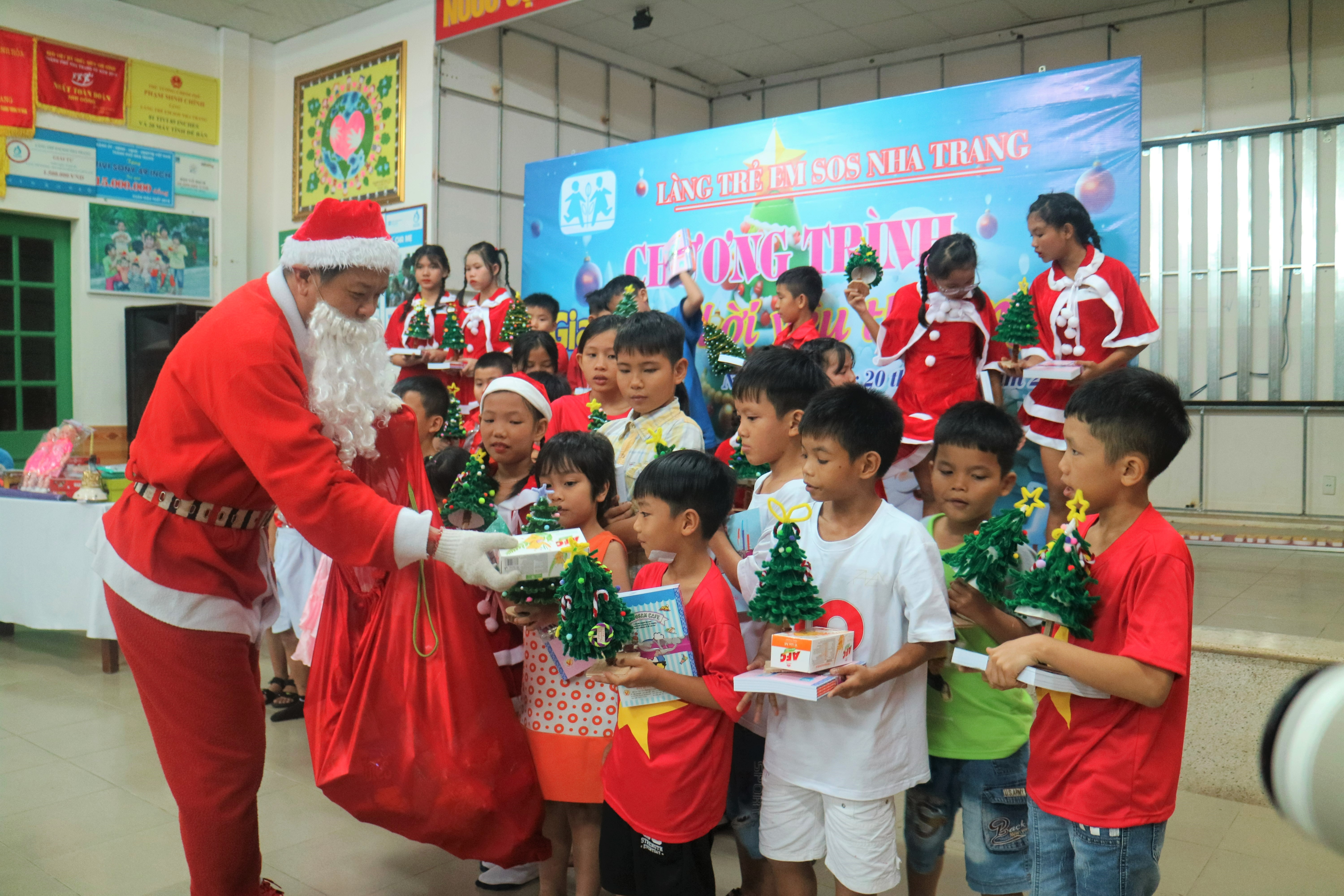Giáng sinh sớm tại Làng trẻ em SOS Nha Trang