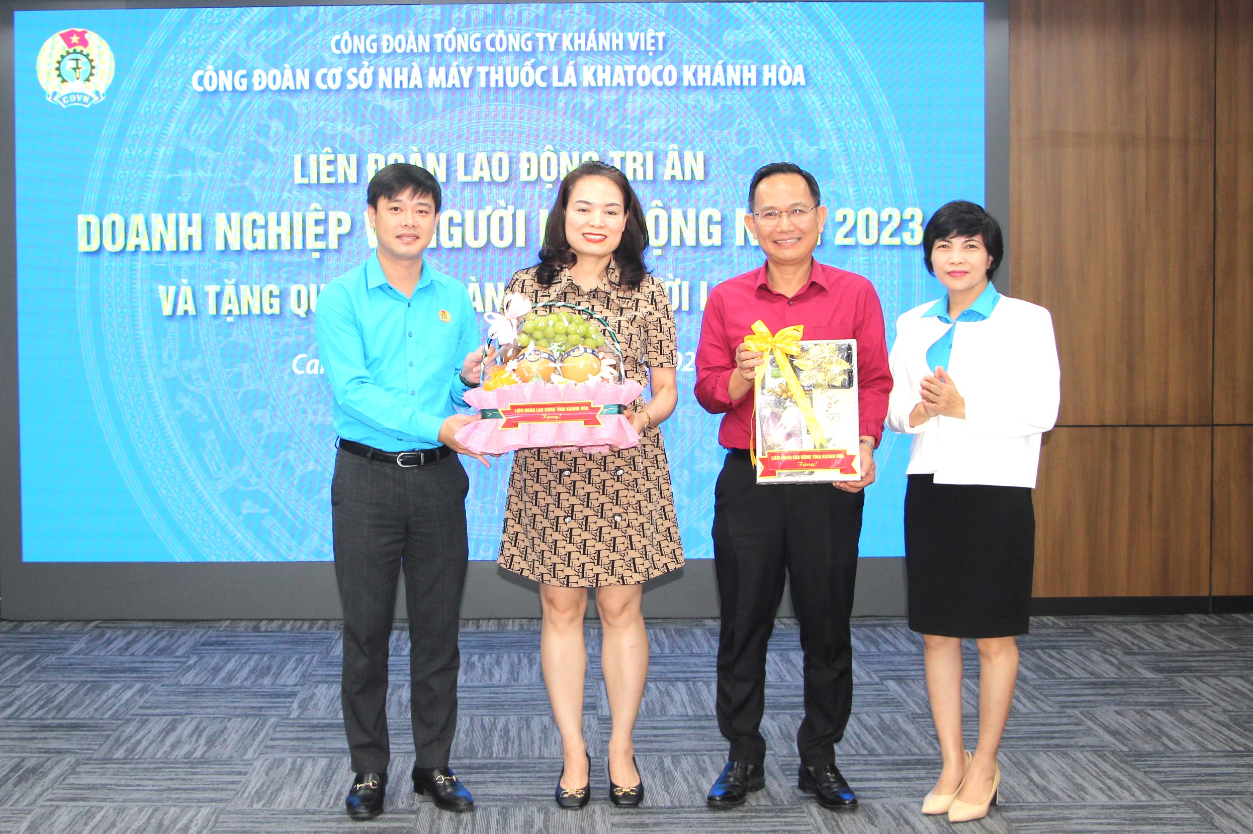 Liên đoàn Lao động tỉnh thăm, tri ân Nhà máy Thuốc lá Khatoco Khánh Hòa