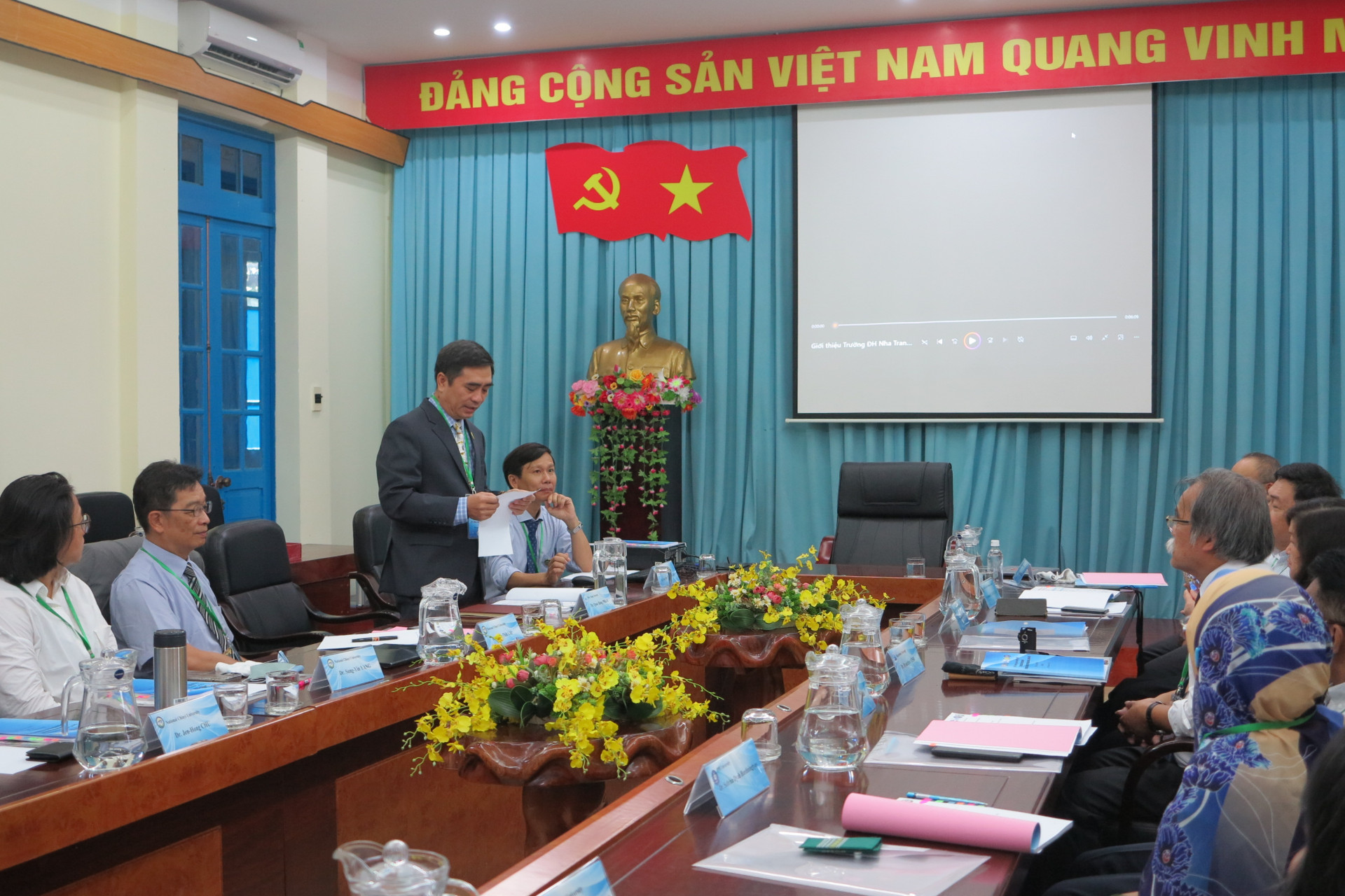 Quang cảnh hội nghị. 