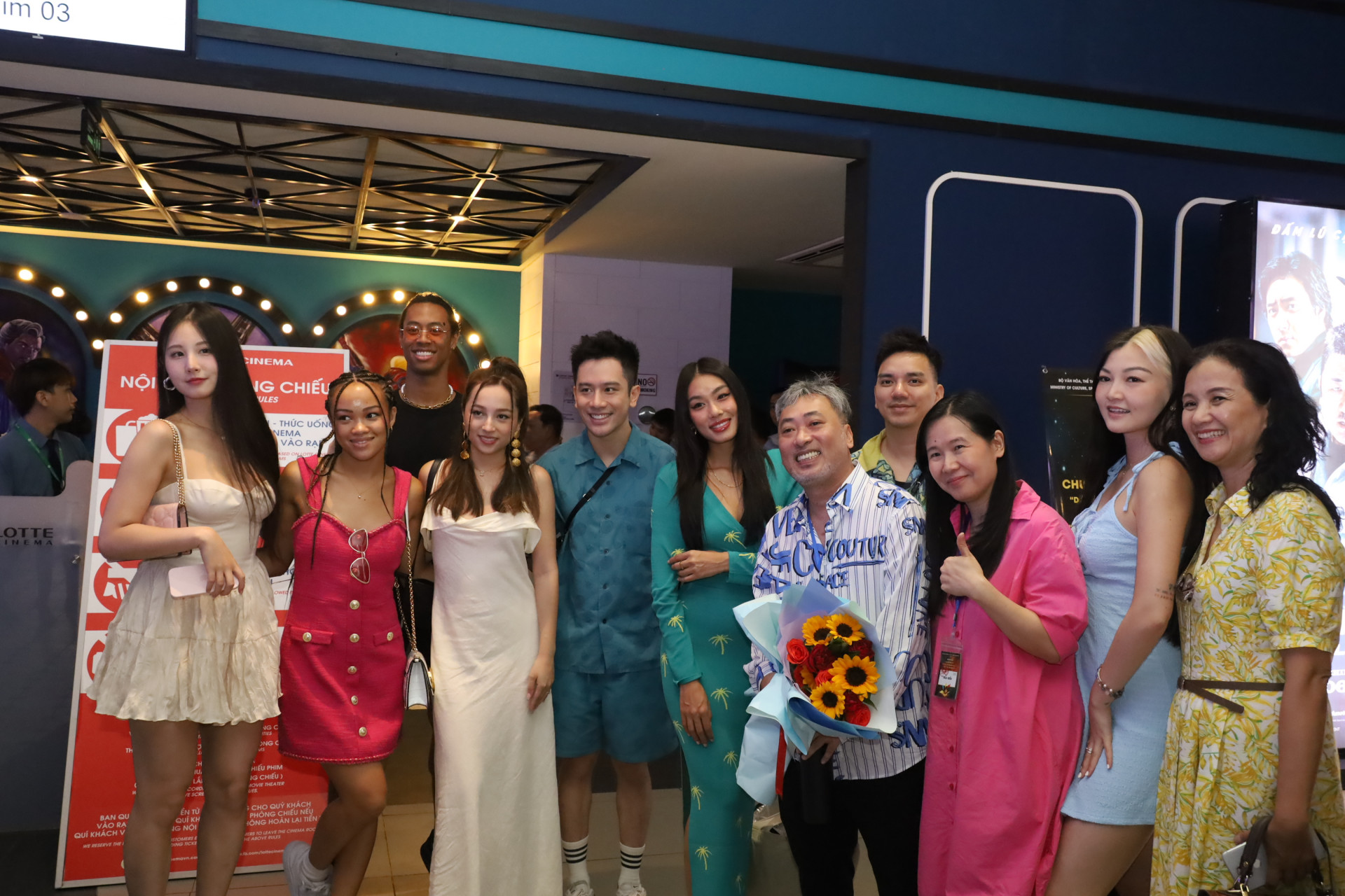 Các nghệ sĩ, diễn viên trong nước và nước ngoài tham dự Chương trình liên kết phát triển thương hiệu du lịch Việt Nam qua điện ảnh.